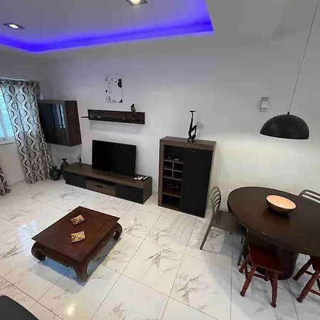 Entire Private House With Large Yard Apartman