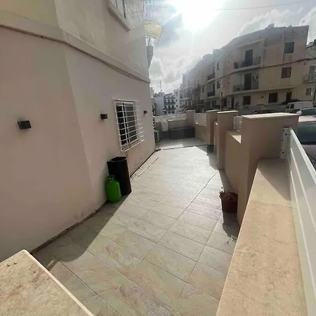 Apartman Entire Private House With Large Yard