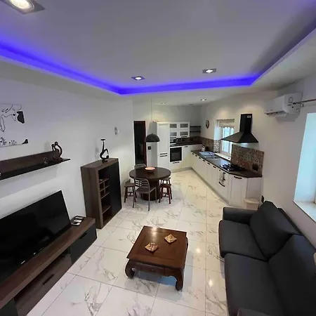 Entire Private House With Large Yard Is-Swieqi