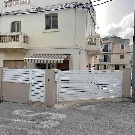 Entire Private House With Large Yard Is-Swieqi