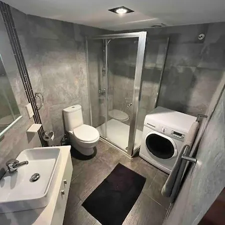 Apartman Entire Private House With Large Yard